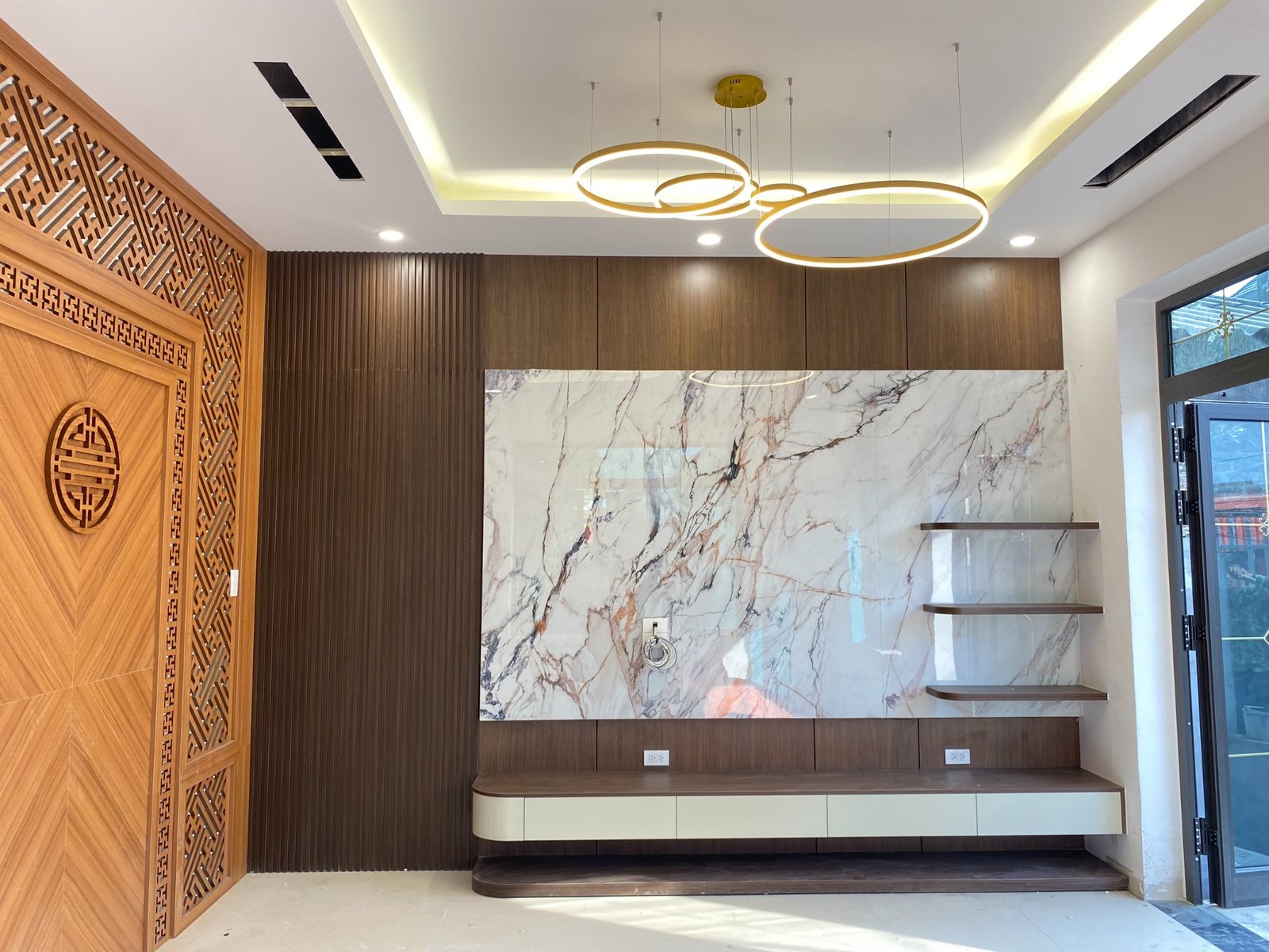 Kệ TV hoàn thiện